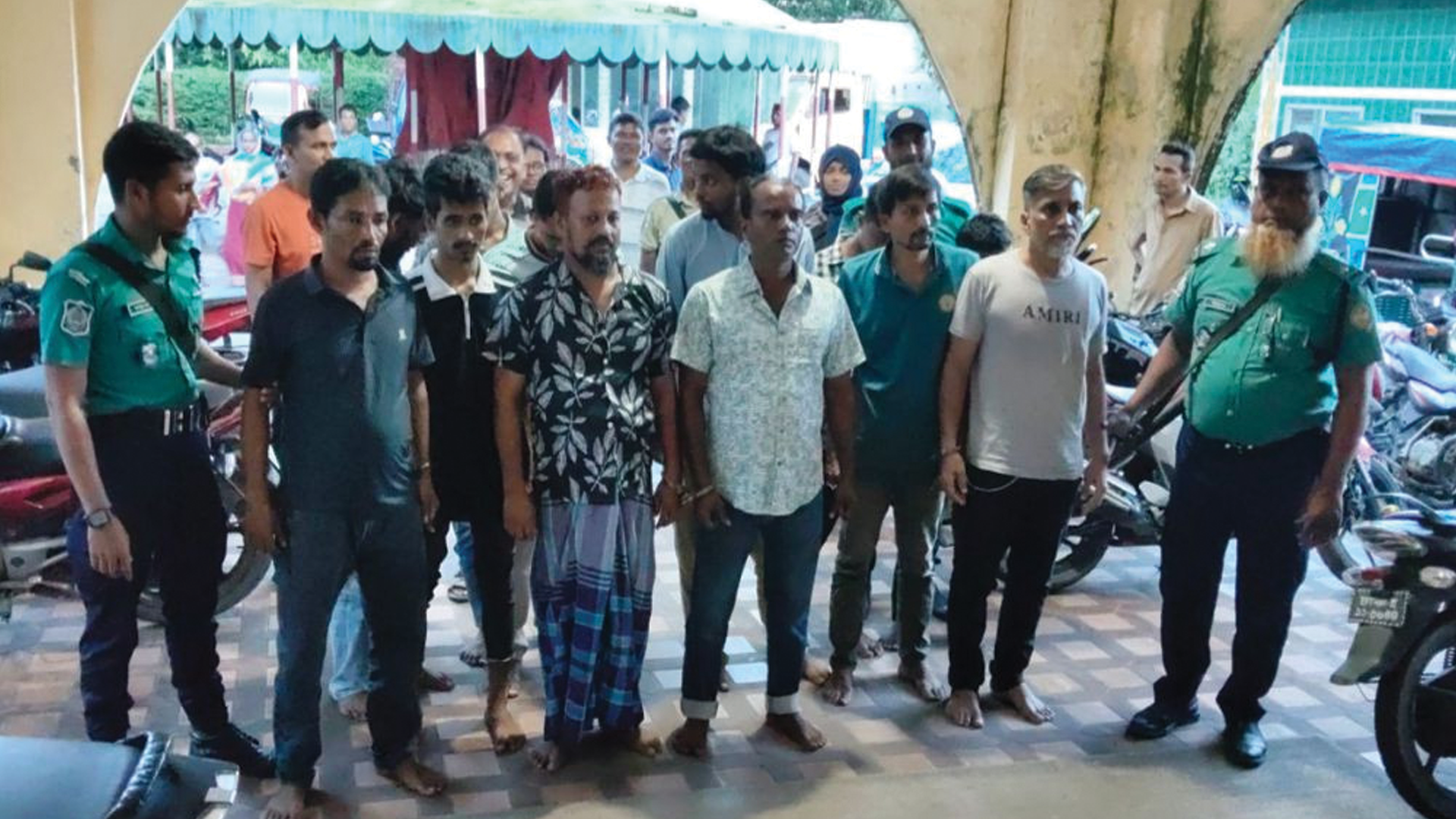 বরিশালে আওয়ামী লীগের ১২ নেতাকর্মী আটক